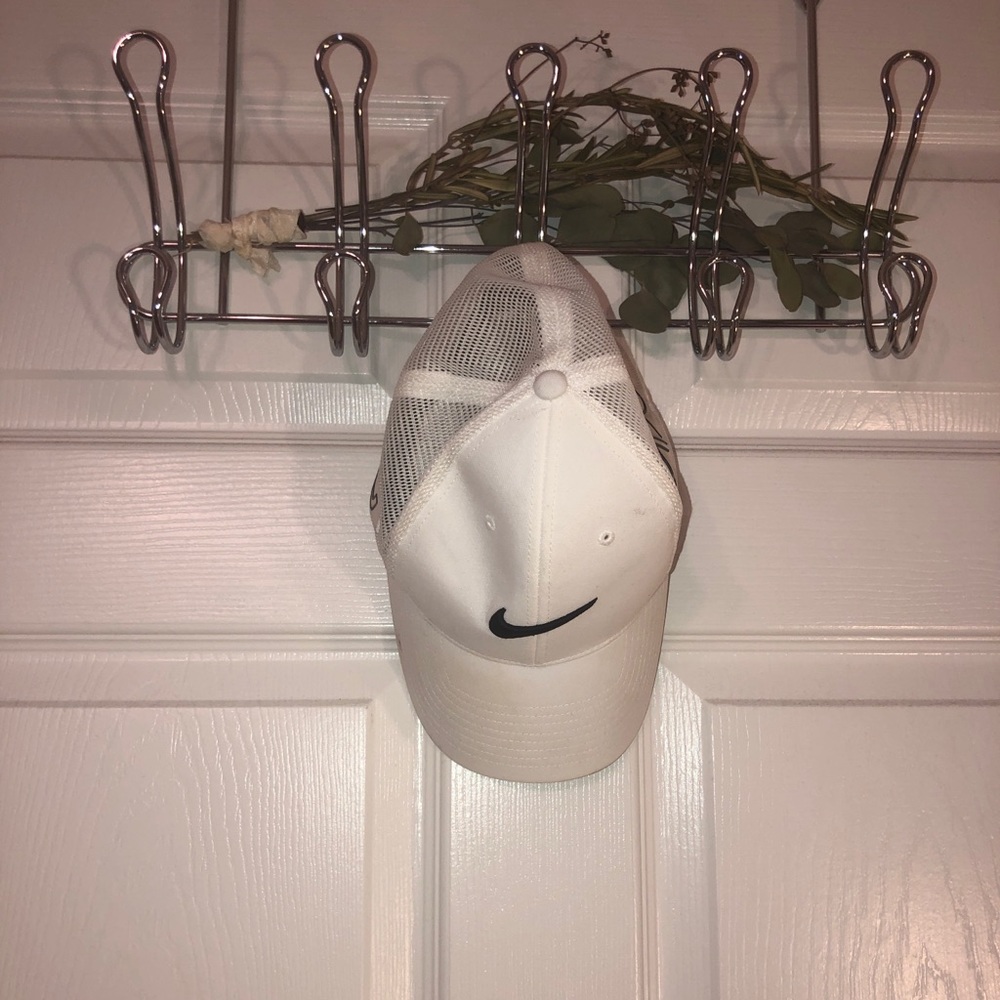 White Nike Flexfit Golf Hat